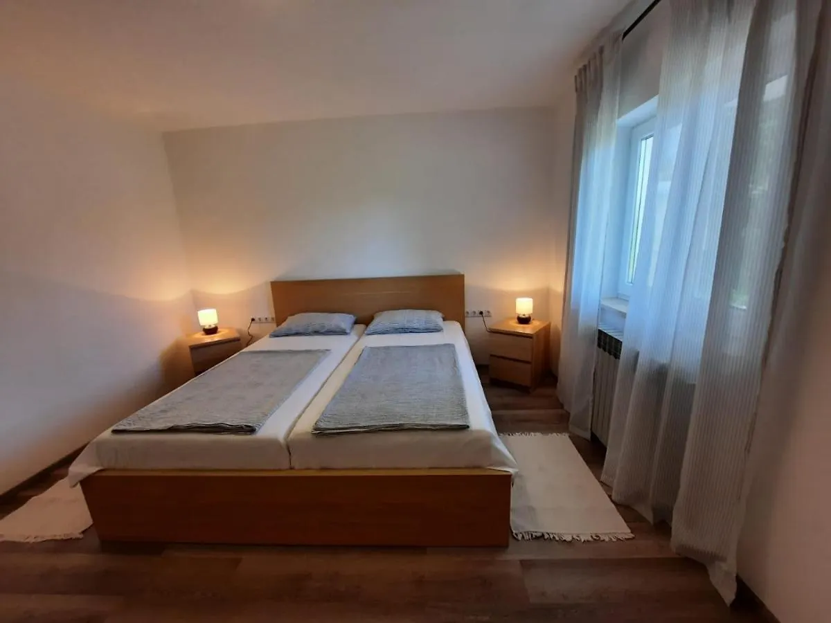 Appartements Lena. Premantura Kroatien