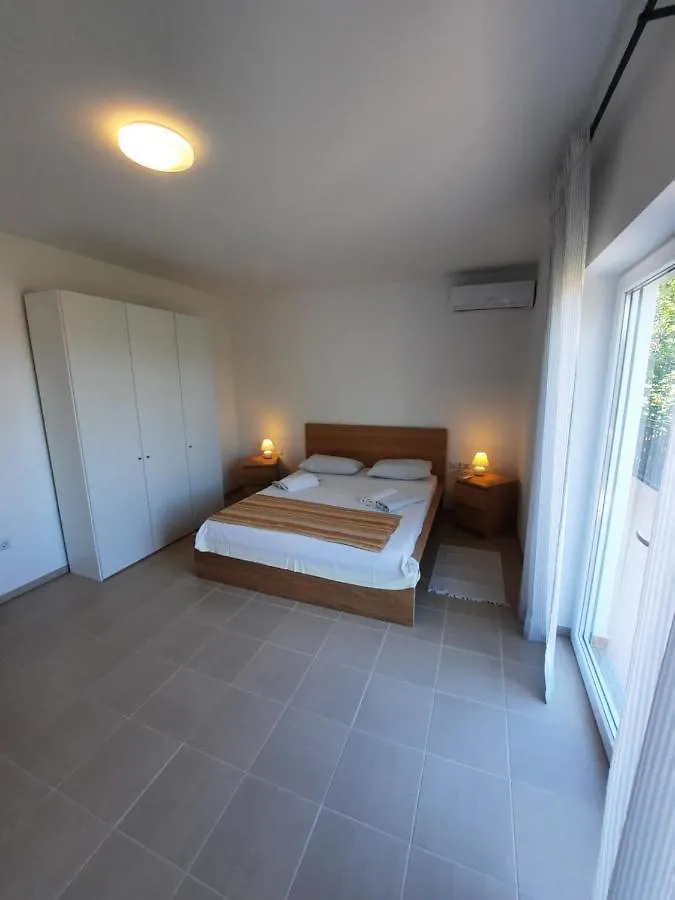 Appartements Lena. Premantura Kroatien